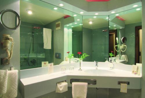 Hotel-Restaurant Roter Hahn รึสเซิลส์ไฮม์ ห้อง รูปภาพ